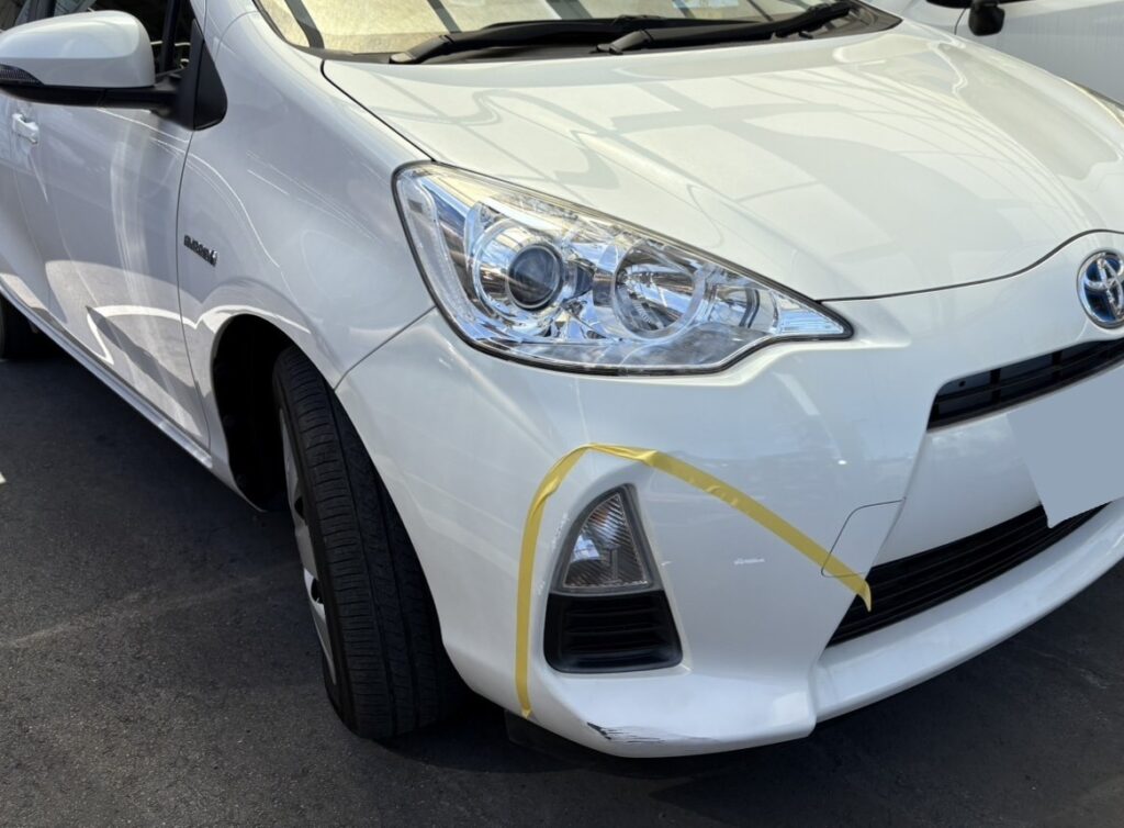 トヨタスペイドフロントバンパーの擦り傷修理の事例