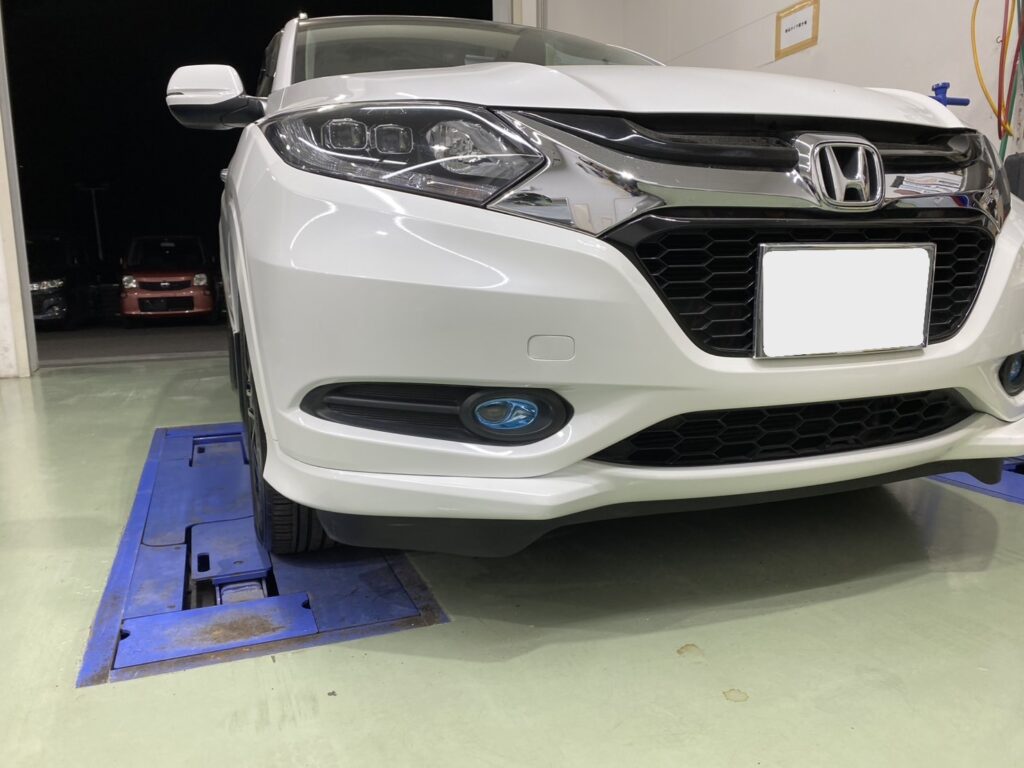 ホンダヴェゼルフロントバンパー再施工の修理の事例