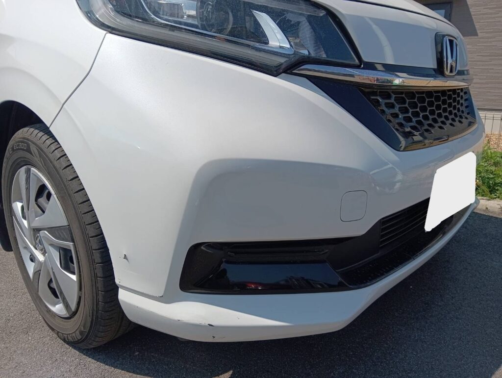 ホンダ フリード フロントバンパー 擦り傷修理の事例
