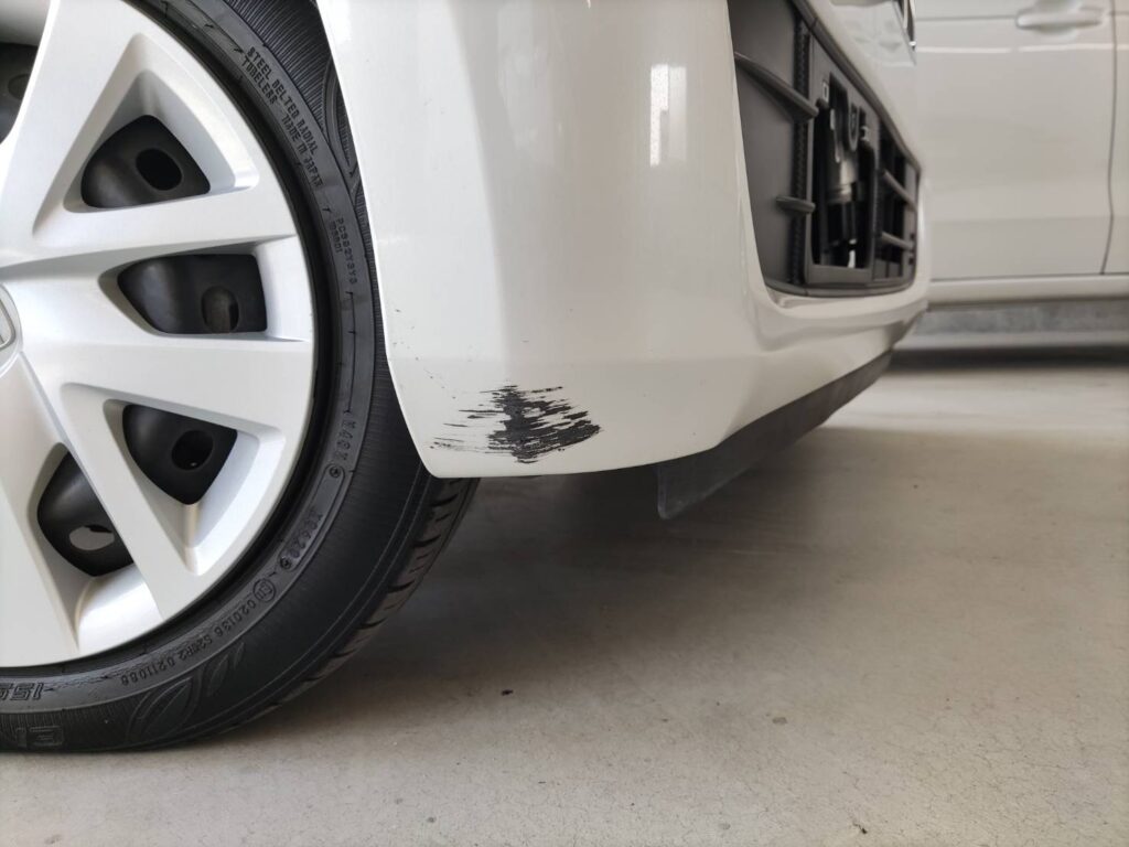 ホンダＮボックスフロントバンパー 擦り傷の修理事例