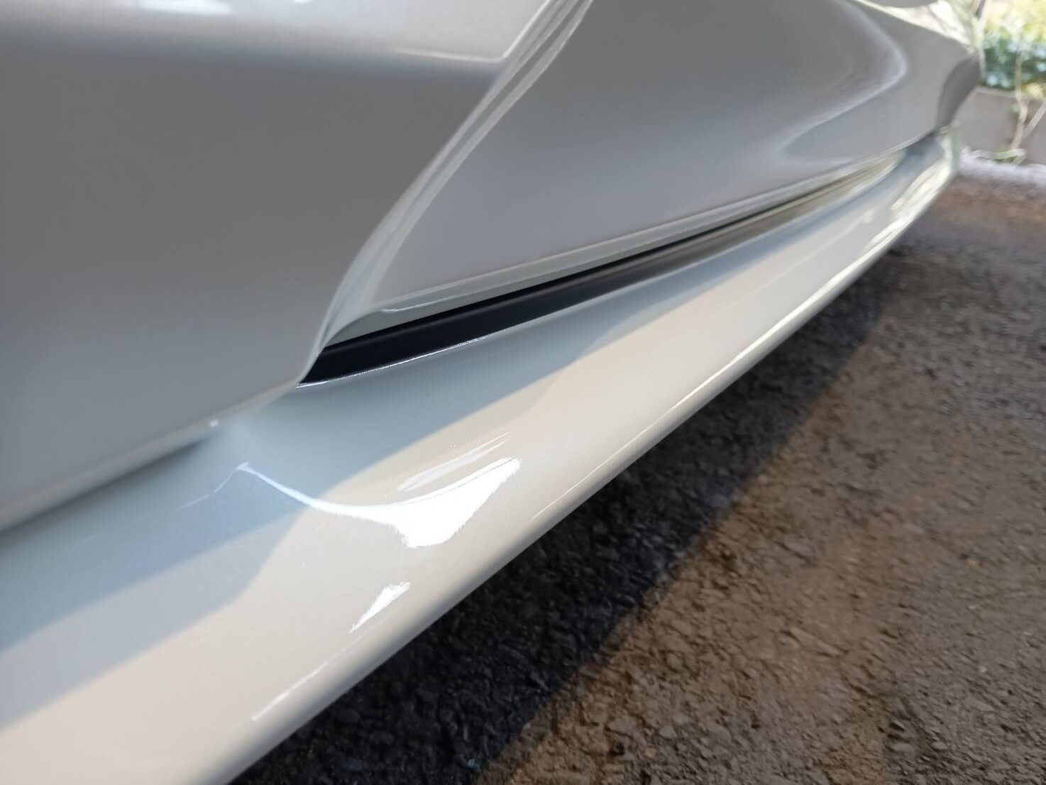 ホンダのNボックスフロントバンパー割れ傷修理の事例