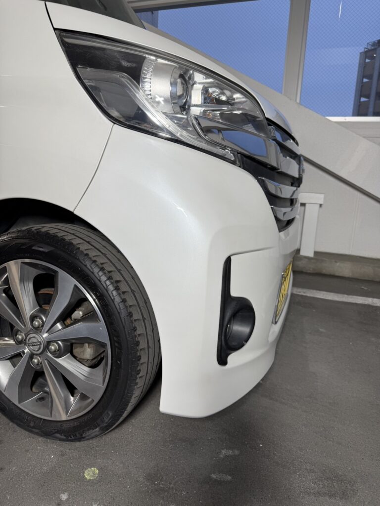 日産 デイズルークス フロントバンパー 擦り傷修理の事例