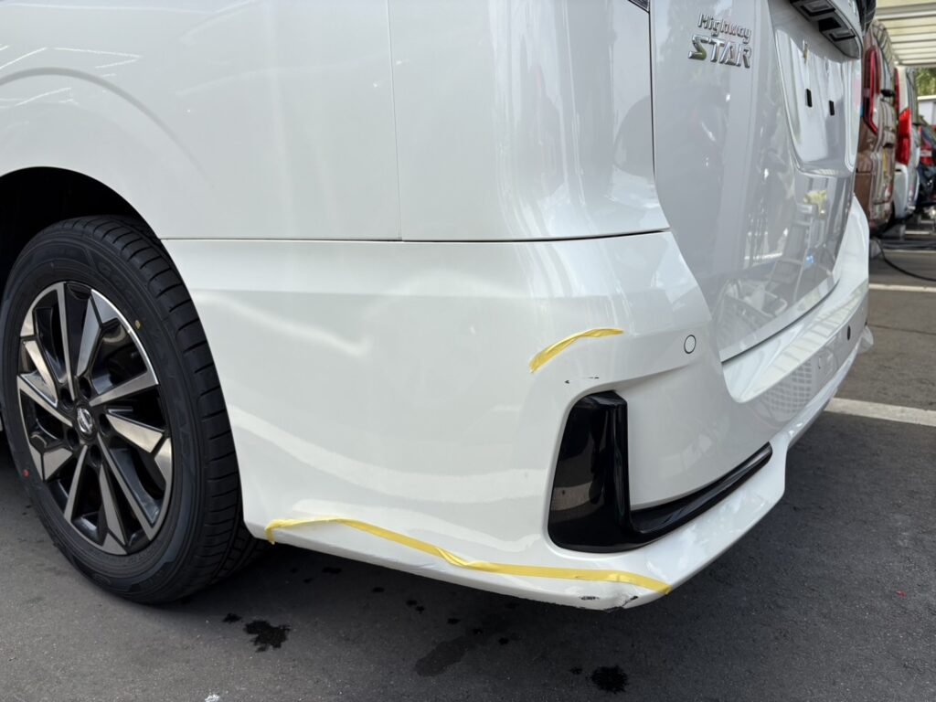 日産ハイウェイスターのリアバンパー擦り傷修理の事例