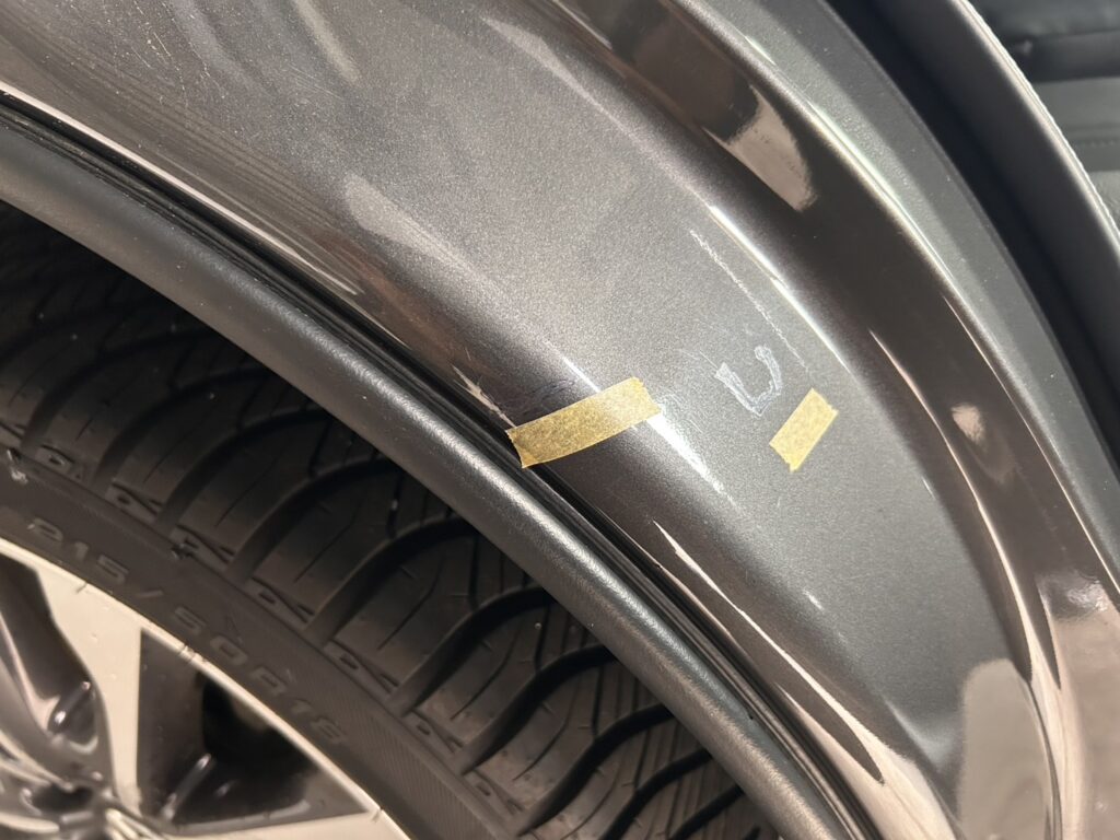 マツダCX-3リアインナーガーニッシュ擦り傷修理の事例