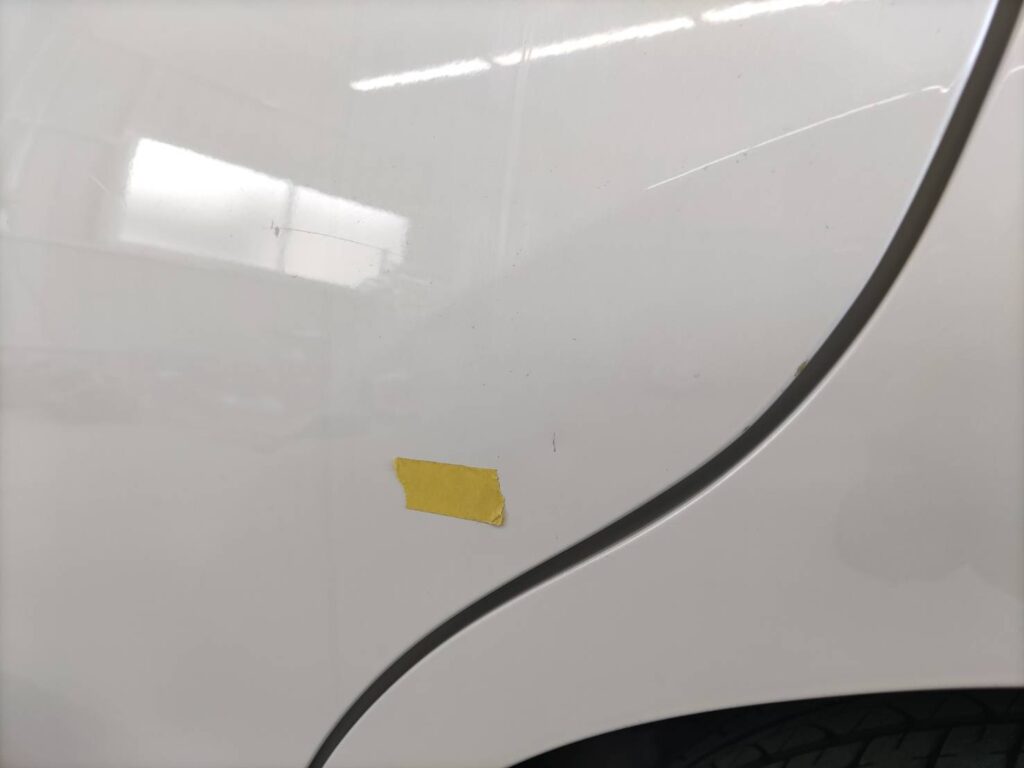日産ノートドアの飛び石傷修理の事例