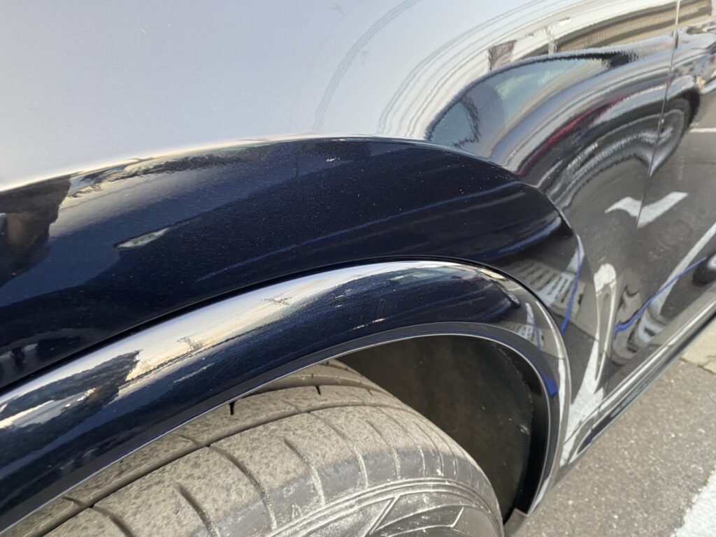 ポルシェのカイエンフロントバンパー擦り傷修理の事例